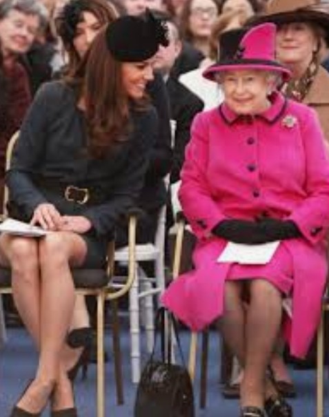 الملكة إليزابيث  و كيت ميدلتون 