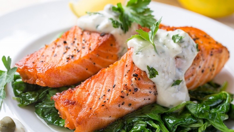 إضاءات الأسماك الدهنية  أطعمة مفيدة لصحة القلب