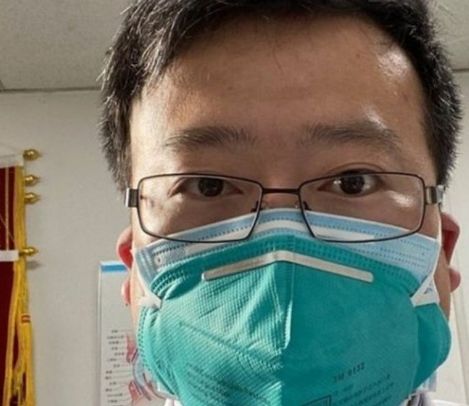 [٧/‏٢ ٣:٣٦ ص] Rania: يصادف يوم الأحد الذكرى الأولى لوفاة الطبيب [٧/‏٢ ٣:٣٦ ص] Rania: لي وينليانغ