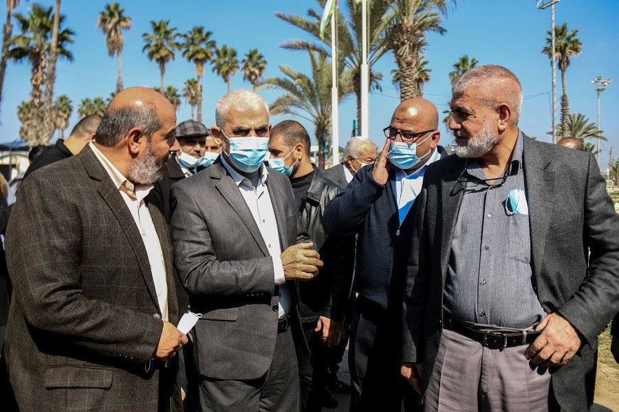 غادرت فصائل غزّة إلى القاهرة لعقد اللقاء الأخير قبل بدء ترتيبات الانتخابات