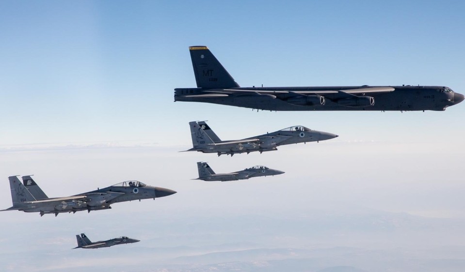 طائرات قطر والسعودية وإسرائيل ترافق قاذفات القنابل الأمريكية في الشرق الأوسط