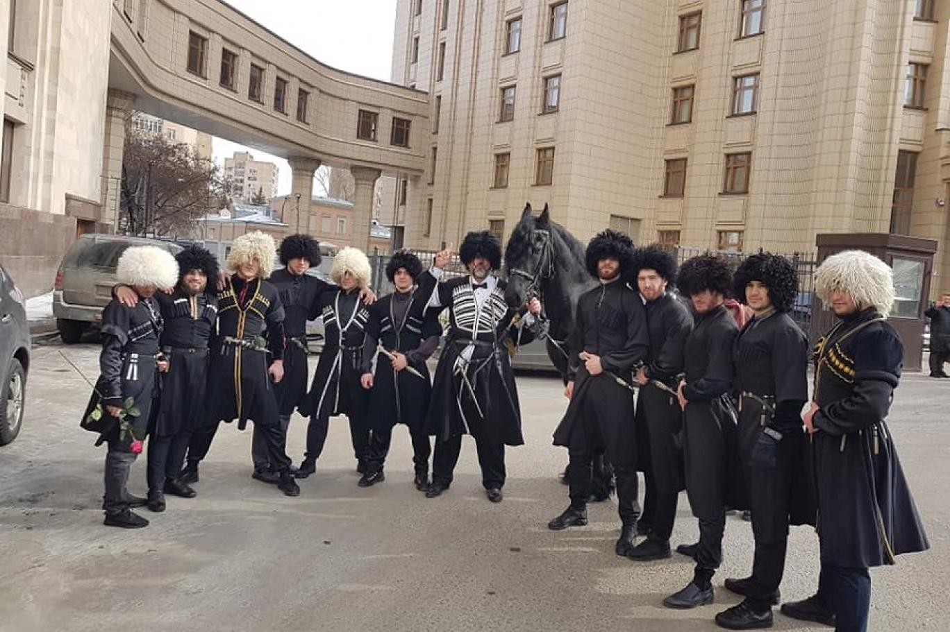 صحفي هولندي يتقدم لخطبة المتحدثة باسم وزارة الخارجية الروسية