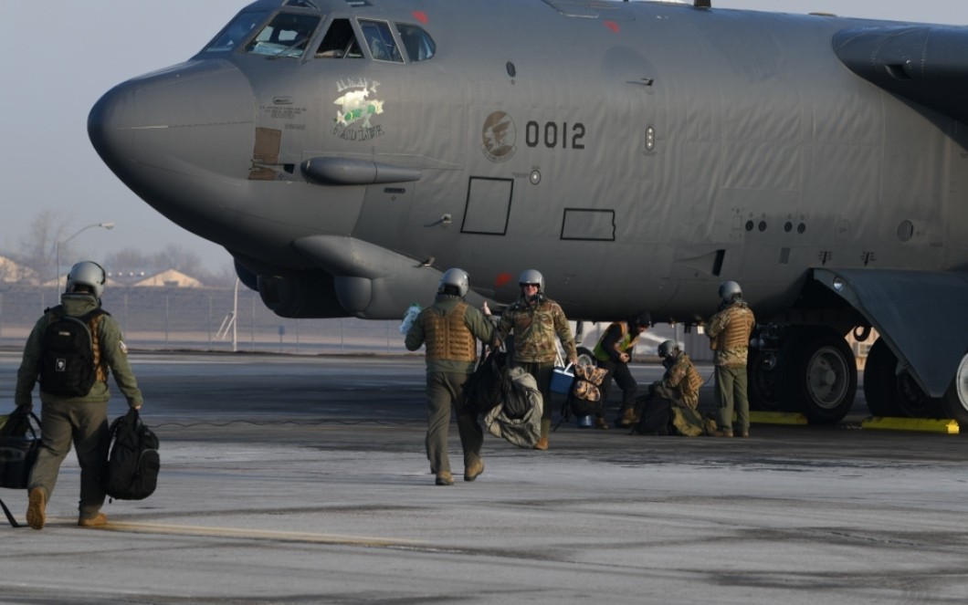 طائرات قطر والسعودية وإسرائيل ترافق قاذفات القنابل الأمريكية في الشرق الأوسط