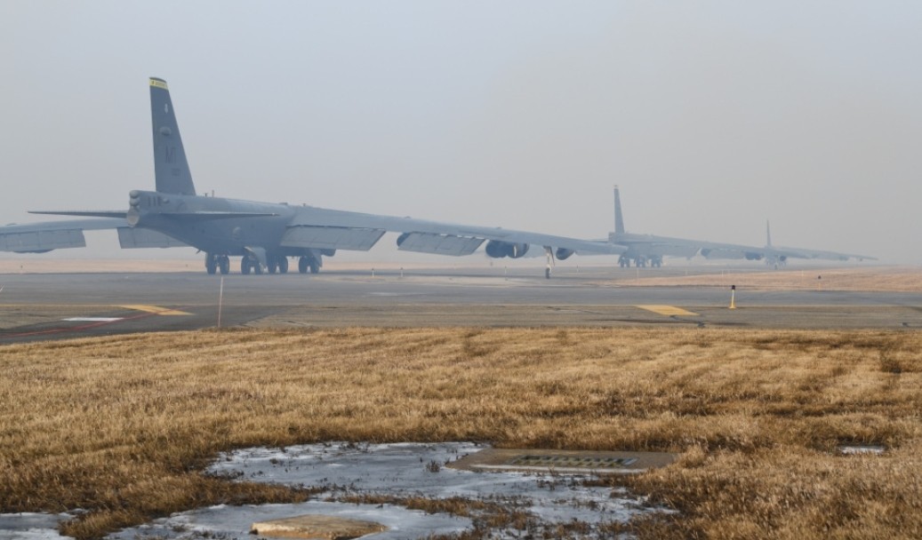 طائرات قطر والسعودية وإسرائيل ترافق قاذفات القنابل الأمريكية في الشرق الأوسط