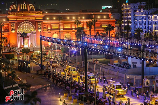  مصر تبهر العالم بالرحلة الذهبية للمومياوات الملكية 