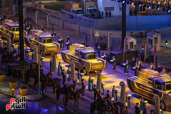  مصر تبهر العالم بالرحلة الذهبية للمومياوات الملكية 