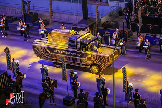  مصر تبهر العالم بالرحلة الذهبية للمومياوات الملكية 