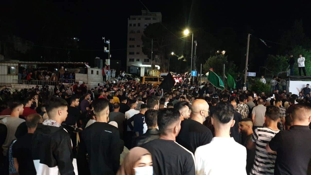 إضاءات  مسيرة دعم للمقاومة في رام الله
