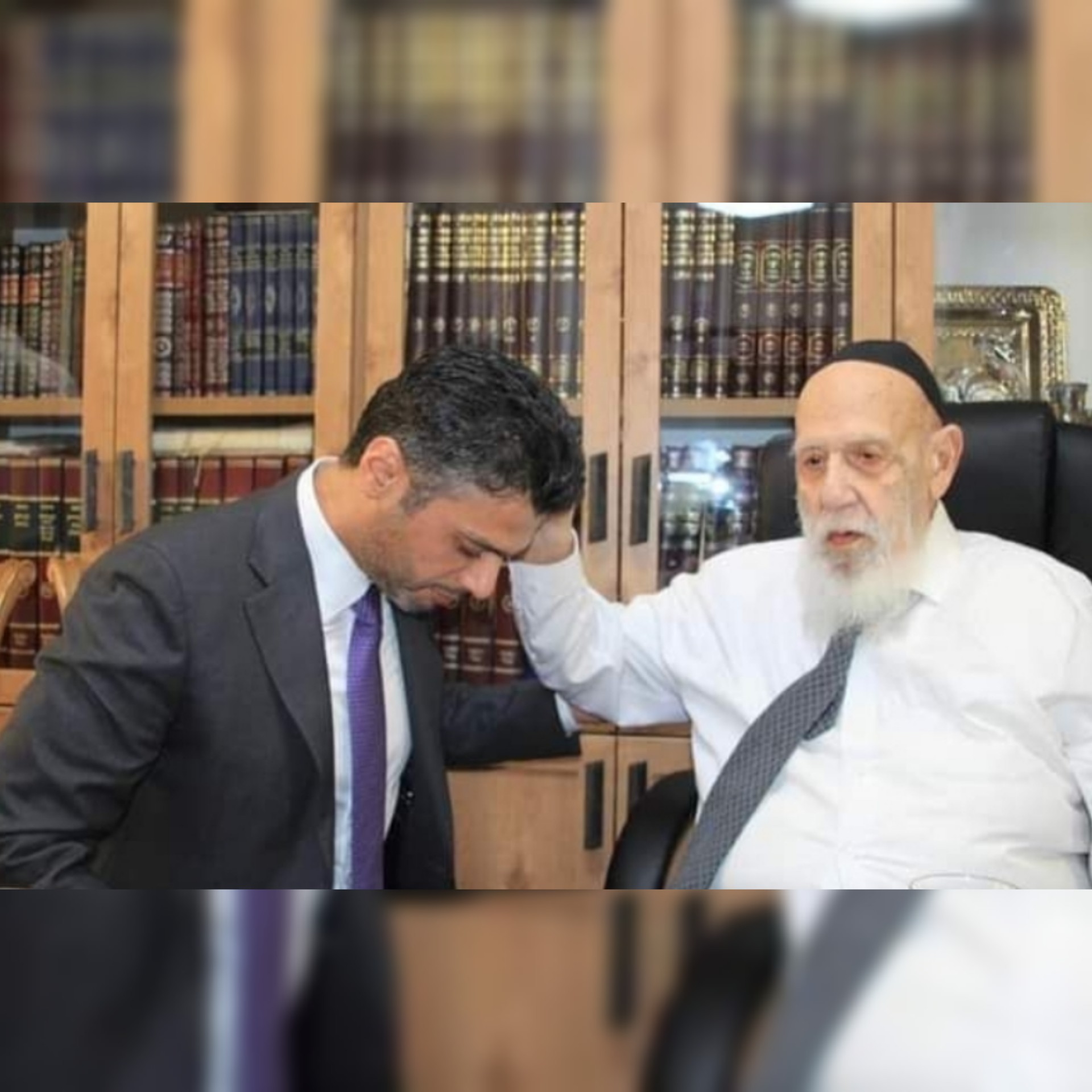 إضاءات  السفير الإماراتي يزور حاخام شاس وينال بركاته 