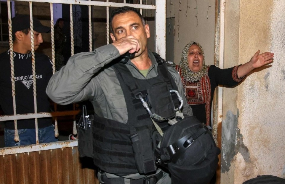 إضاءات اعتداء الإحتلال الإسرائيلي على الفلسطينيين في حي الشيخ جراح في القدس المحتلة