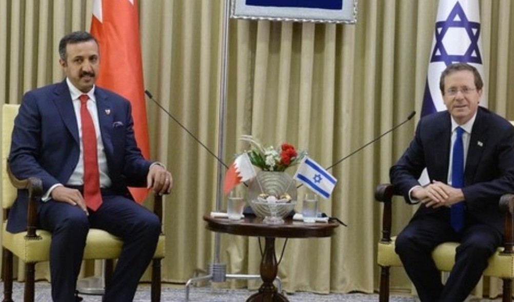 وكيل البحرين للعلاقات الدولية الشيخ عبد الله بن أحمد آل خليفة ورئيس إسرائيل